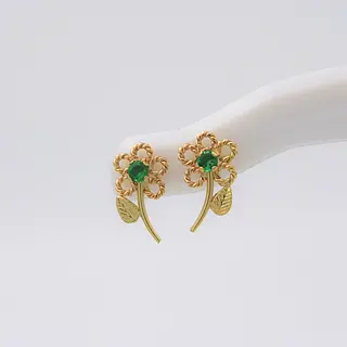 Arete Flor Verde Color Esmeralda
